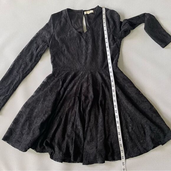 Rewind Floral Lace Black Long Sleeve Dress Women’s Size Medium - Picture 8 of 10